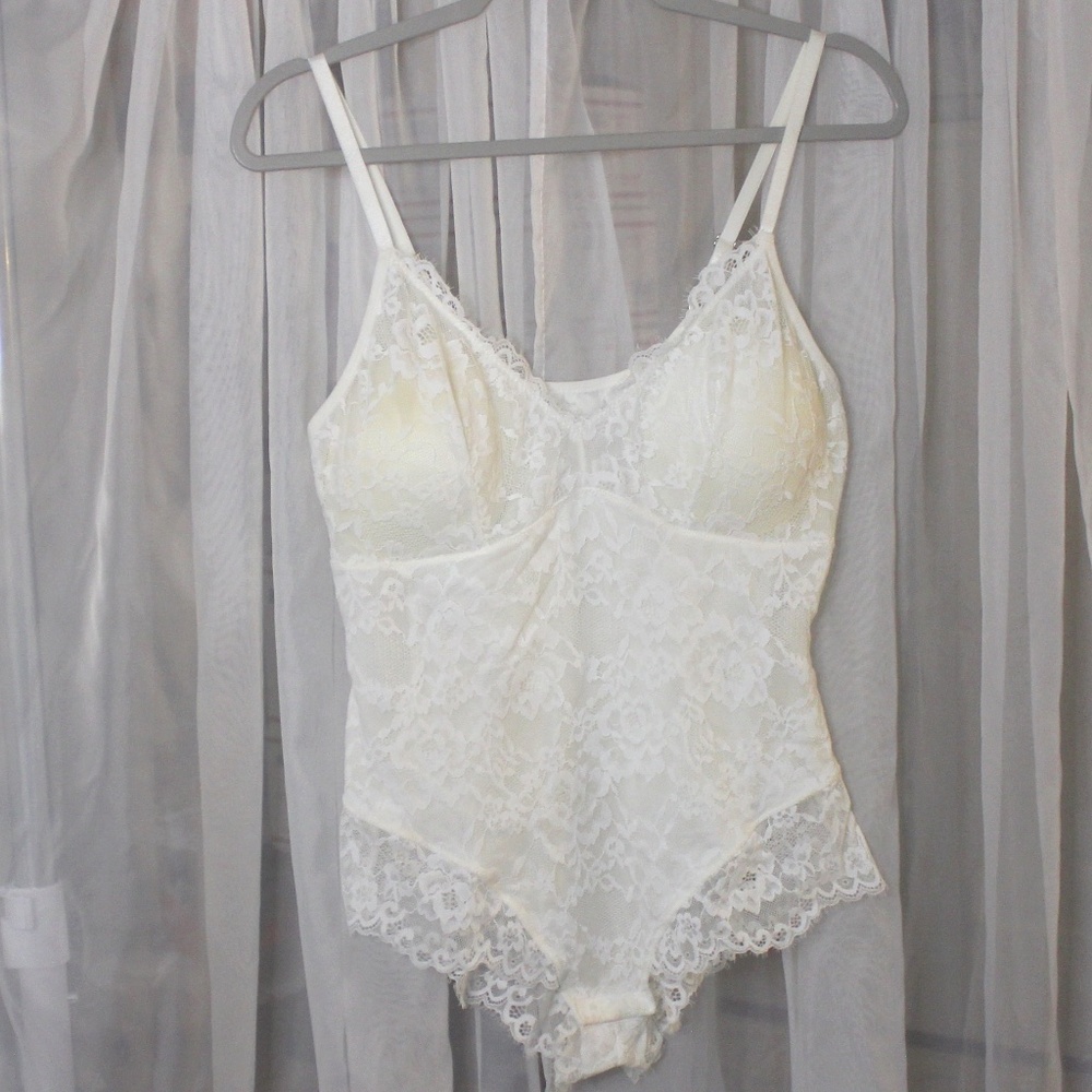 NWT HEYSHAPE Women's white Lace Bodysuit/Shapewear in Sz (XL)